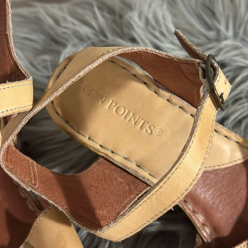 Ten Points Wedge Sandals in Apricot